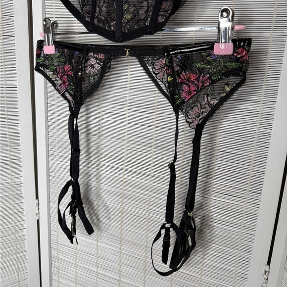 Victorias Secret Lingerie Set Embroidered Floral Black Base - Picture 7 of 11